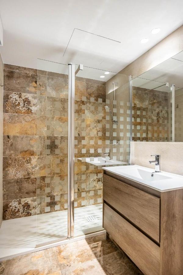 Amplisimo Apartamento De Diseno Nuevo En El Corazon De Triana, Parking Included إشبيلية المظهر الخارجي الصورة